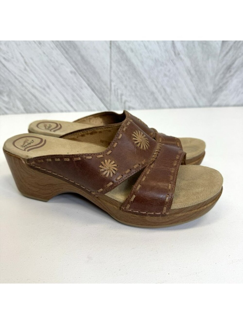 Dansko Sunny Slip On Clog Sandals Women 39 8.5/9 Brown Leather Floral Boho Shoes
